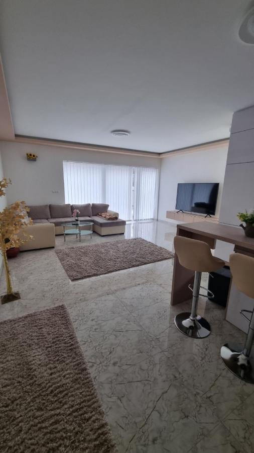 Апартаменты Sarkcsillag Teljes Csaladihaz- Star Complete Family House Сегед Экстерьер фото