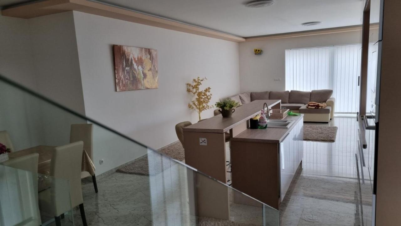 Апартаменты Sarkcsillag Teljes Csaladihaz- Star Complete Family House Сегед Экстерьер фото
