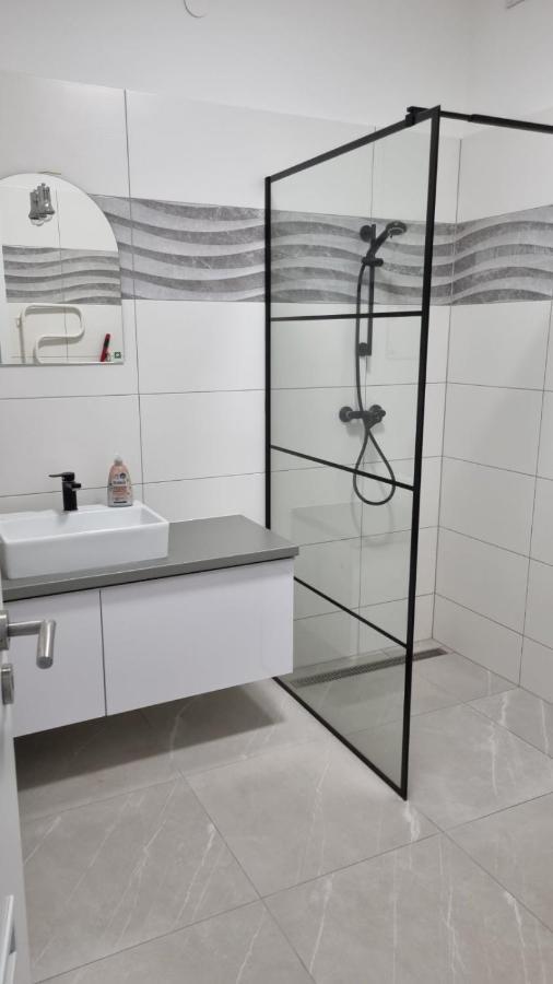 Апартаменты Sarkcsillag Teljes Csaladihaz- Star Complete Family House Сегед Экстерьер фото