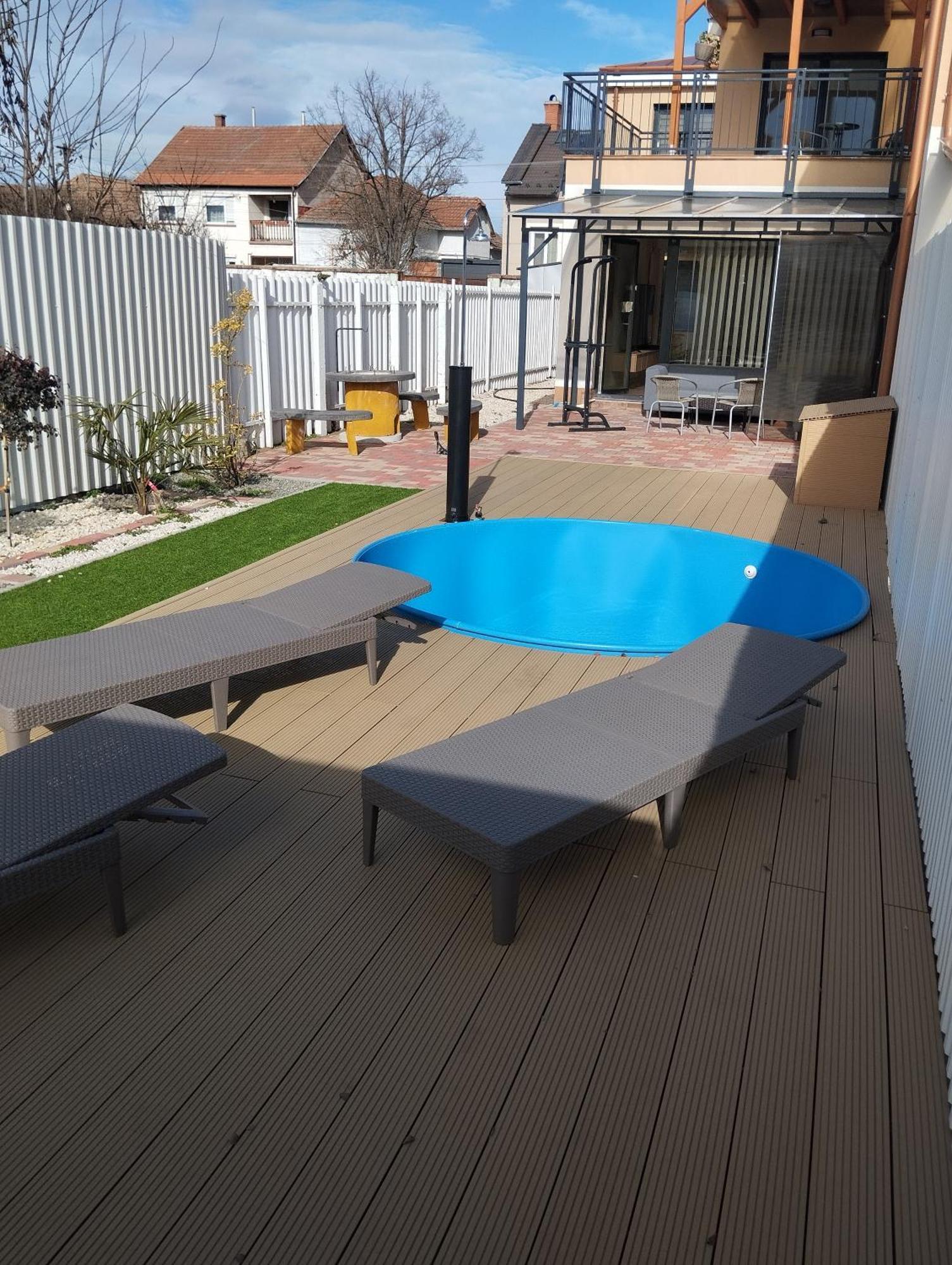 Апартаменты Sarkcsillag Teljes Csaladihaz- Star Complete Family House Сегед Экстерьер фото